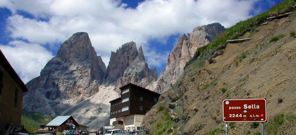 Trasporto pubblico sui passi dolomitici, la Linea 471 collegherà anche il Sella e Canazei e la guest Card varrà anche sulla